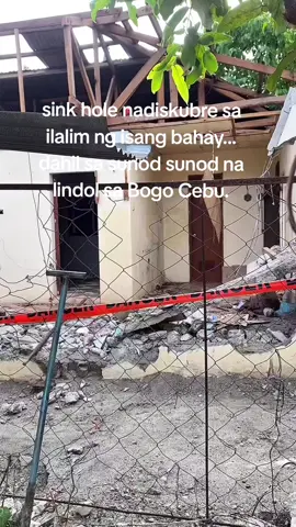 Dahil sa patuloy na pag lindol sa Bogo Cebu isang sink hole ang lumutang sa ilalaim  na bahagi ng gumuhong  bahay sa Bogo Cebu.#prayforcebu #keepsafe #lindol #earthquake #keepsafe 