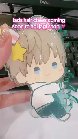 ✨💖 LADS HAIR CLAWS COMING SOON 💖✨ The Love and Deepspace boys are taking their devotion to a whole new level, because now they’re literally holding up your hair 😭💕 Each hair claw features your favorite boy in the cutest pose, like he’s lovingly clinging onto your hair like his life depends on it 😭💞 It’s the perfect mix of adorable and functional, measuring about 11cm (4.3 inches) wide, these claws are great for medium to thick hair too! These are just samples right now (Sylus, Rafayel, and Caleb still need a few tweaks before they’re perfect), but I’m hoping to have them available in my shop in about 2 months! ✨ Tell me in the comments, which boy would you want holding your hair together? 💕 #loveanddeepspace #xavierloveanddeepspace #sylusloveanddeepspace #zayneloveanddeepspace #rafayelloveanddeepspace 