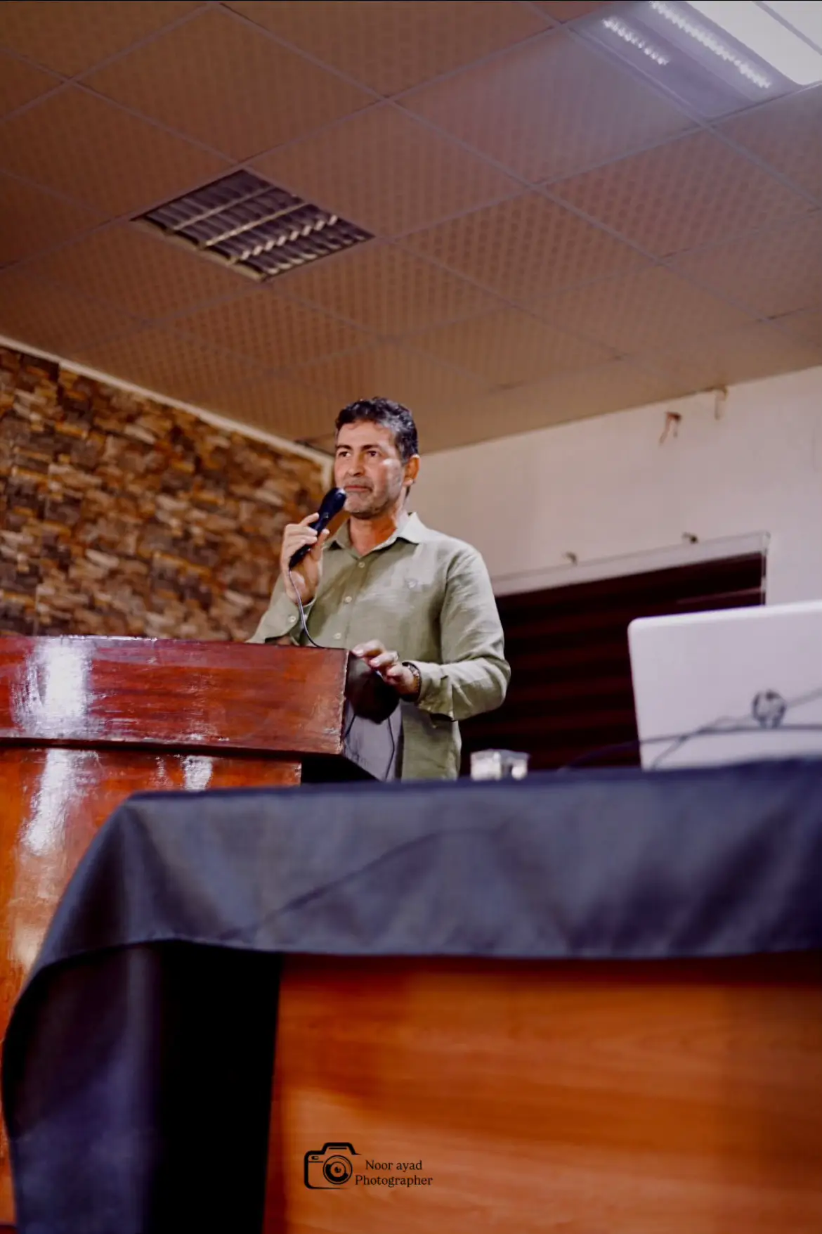 اليوم سعدت بتوثيق ندوة مهمّة جدًا في كلية التربية – جامعة الزاوية بعنوان 🔐 الأمن السيبراني وكيفية الحماية من الاختراقات 💻 الندوة كانت غنيّة بالمعلومات والنصائح القيّمة حول طرق حماية بياناتنا وكيفية التعامل مع الهجمات الإلكترونية، بمشاركة نخبة من الدكاتره  د محمد البشتي  د نهى ابوخدير كل الشكر والتقدير للدكاترة اللي قدموا الندوة وشاركوا بمعلوماتهم القيّمة ❤️ تشرّفت إنّي كنت المصوّرة لهالفعالية المميّزة، وإن شاء الله دايمًا نوثّقوا لحظات العلم والتوعية 🤍 #جامعة_الزاوية #كلية_التربية #الأمن_السيبراني #تصوير_فعاليات #Noor_photographer