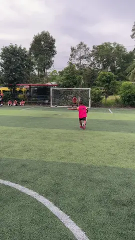 ทักษะพื้นฐาน (Basic Skills) คือความสามารถที่นักฟุตบอลทุกคน ต้องมีติดตัว เพื่อใช้เล่นเกมฟุตบอลได้อย่างมีประสิทธิภาพ #เรียนบอล #ฝึกพื้นฐาน #ห้องเรียนสีเขียว #fulkeracademy #fyp 