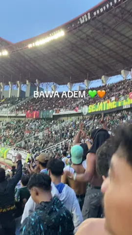 Indahnya perdamaian indahnya sepakbola. See youu tanggal 18 JAK 💚🧡 #persebaya #persijajakarta #bonek #thejakmania 