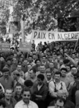 Devoir de mémoire  Le 17 octobre 1961, à Paris, des milliers d’Algériens ont manifesté pacifiquement contre un couvre-feu raciste. La police a réprimé la marche avec une violence extrême. Des dizaines, peut-être des centaines, ont été tués. Beaucoup ont été jetés dans la Seine. Pendant longtemps, on a voulu effacer cette histoire. Aujourd’hui, on se souvient. 🕯️ Pour les victimes du 17 octobre 1961. #Mémoire #17Octobre1961 #Histoire#kabylie #algerie 