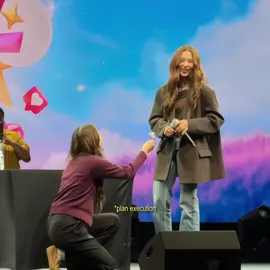 Film finally got a taste of what it feels like to be proposed to and she was panicking for real😭😭 #namtanfilm #namtantipnaree #filmrachanun #fyp #xyzbca 