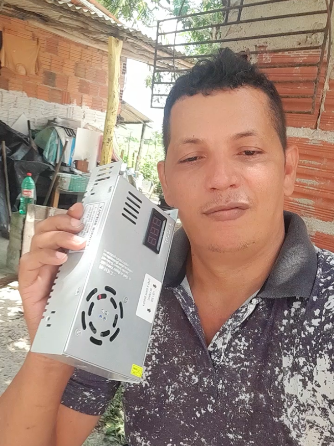 🎙️ “Apresento a vocês a fonte chaveada de 120 amperes, potência bruta pra quem gosta de som automotivo pesado! Com ela, você toca tudo sem se preocupar com a bateria do carro — mesmo fora da bateria, ela segura amplificadores da Stetsom e de qualquer outra marca de alta potência, mantendo a qualidade, pressão e perfeição do som. É força, estabilidade e desempenho de sobra pro seu paredão ou som de competição!” #SomAutomotivo #Fonte120A #Stetsom #PotênciaDeVerdade #TikTokShop 