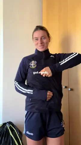 sundays are for foooooty !!!! 🤠🤠🤠 I wasn’t actually going to finish this vloggy because I got sad about my broken body post game but that is the reality of my life and the fact I was buzzing to greetin all in one day lol 🥴 here’s to a new week and hopefully back doing what I do best with more positive football vloggys 🫡 @Puresport creatine + electrolytes (aff code AMBXRFIT) @Built For Athletes bag (dc AMBER15) @celsiusuki for that extra PUMP    #fyp #footballer #gymgirl 