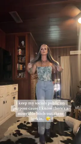 #lurking #miserylovescompany #keepingitcute #fyp #blowthisup 