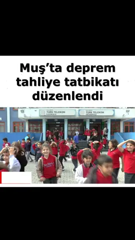 Muş’ta Türk Telekom Okulları’nda düzenlenen deprem tahliye tatbikatı, öğrencilerin afet bilincini artırmayı hedefledi. “Çök, kapan, tutun” uygulamasıyla çocuklar, olası acil durumlara karşı pratik deneyim kazandı. ... #enguncelhaberler #kırkdokuzmedya #sondakikahaberler #kesfetbenionecikart #habersizkalmayin 