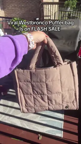 I’m loving my @WESTBRONCO puffer bag!! Check out all the cute colors before they sell out!!! #TikTokShopFashion #westbronco #pufferbag #fallfashion #winterfashiontrends 