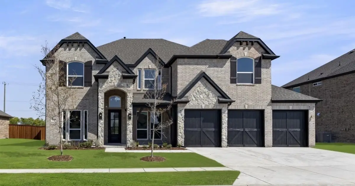 Starting in the $300s – Close in as little as 30 days! Looking for your next home east of Dallas? Discover Forney, one of North Texas’s fastest-growing suburbs — where small-town charm meets modern living. From top-rated Forney ISD schools to resort-style communities with parks, pools, and trails, Forney offers unbeatable value and lifestyle. Enjoy easy commutes to Downtown Dallas, family-friendly events year-round, and homes designed with open-concept layouts, energy efficiency, and timeless style. 📍 Forney, TX  🏠 Move-in Ready Options Available Now! these won’t last long! #ForneyTX #MoveInReadyHomes #DallasSuburbs #NewHomesDFW #FirstTexasHomes   