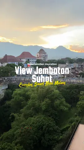 Staycation tengah kota yang dekat dengan kampus ternama, strategis plus view jembatan Soehat Malang yang ciamik😍 #malang #hotelsoehat #soehatmalang #hotelmalang 