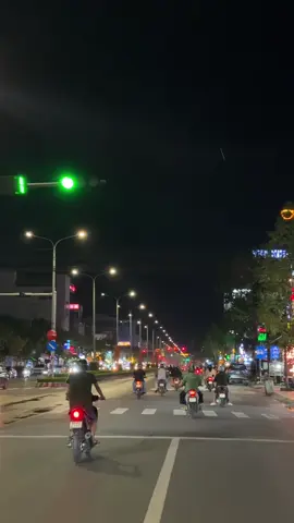 Anh trêu đùa một câu làm mình nhớ mãi : “Sau này anh giàu, anh sẽ cưới em nha ! Còn nếu nghèo quá, thì mời thiệp anh nha.. “ #anh_ăn_cơm_chưa🌻 #đườngphố #chill #cầnthơ #viraltiktok 