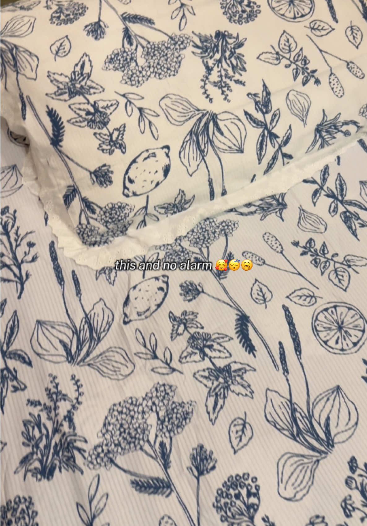 clean sheets, clear mind. 🫶🏻 #bedsheets #bedroom #cutebedsheet #roomdecor #fyp 