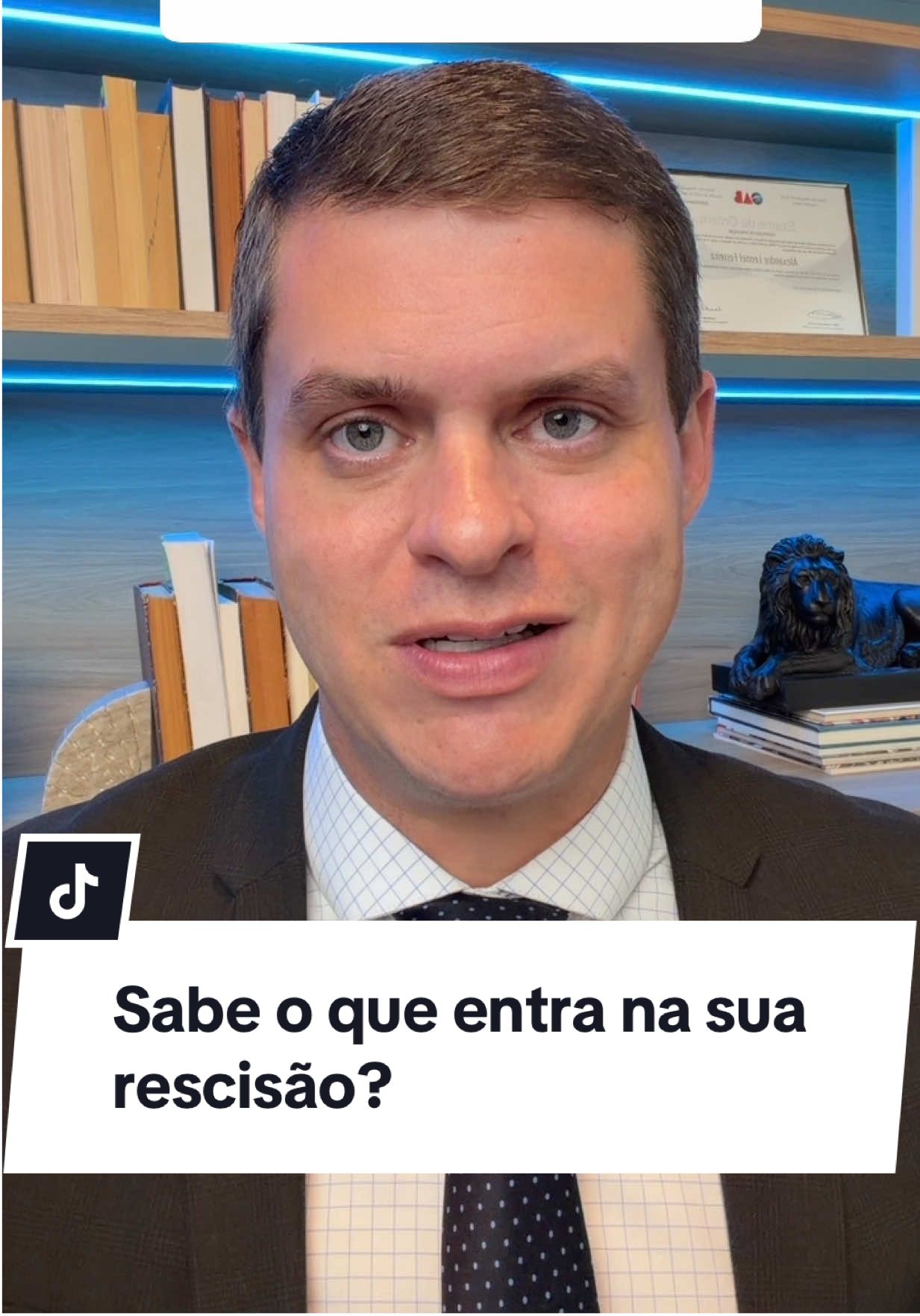 Você sabe quais são os seus direitos ao ser demitido depois de mais de um ano de trabalho? Não é possível calcular o valor exato da rescisão sem analisar o caso completo, mas dá para entender o que deve ser pago. Quando o trabalhador é dispensado sem justa causa, ele tem direito a: 	•	Saldo de salário pelos dias trabalhados no mês da demissão; 	•	Aviso-prévio, trabalhado ou indenizado; 	•	13º salário proporcional; 	•	Férias vencidas e proporcionais com acréscimo de um terço; 	•	Multa de 40% sobre o FGTS; 	•	Saque do FGTS e direito ao seguro-desemprego, se preencher os requisitos. Você sabia que todos esses valores compõem a rescisão de quem é demitido sem justa causa? #advogado #trabalho #trabalhador