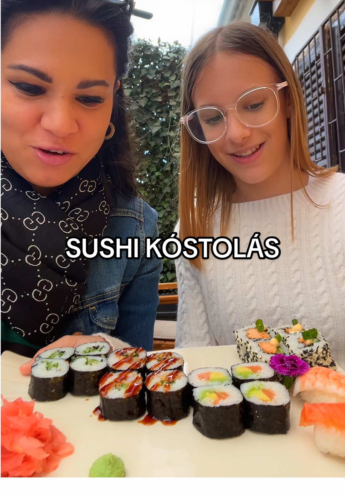 Sushi evészet,hát Vivimnek ez nem jött be!Pálcát tudom azóta ,hogy szét kell szedni 😅Te szereted a sushit?🍣#sushi#kóstolás#foryou