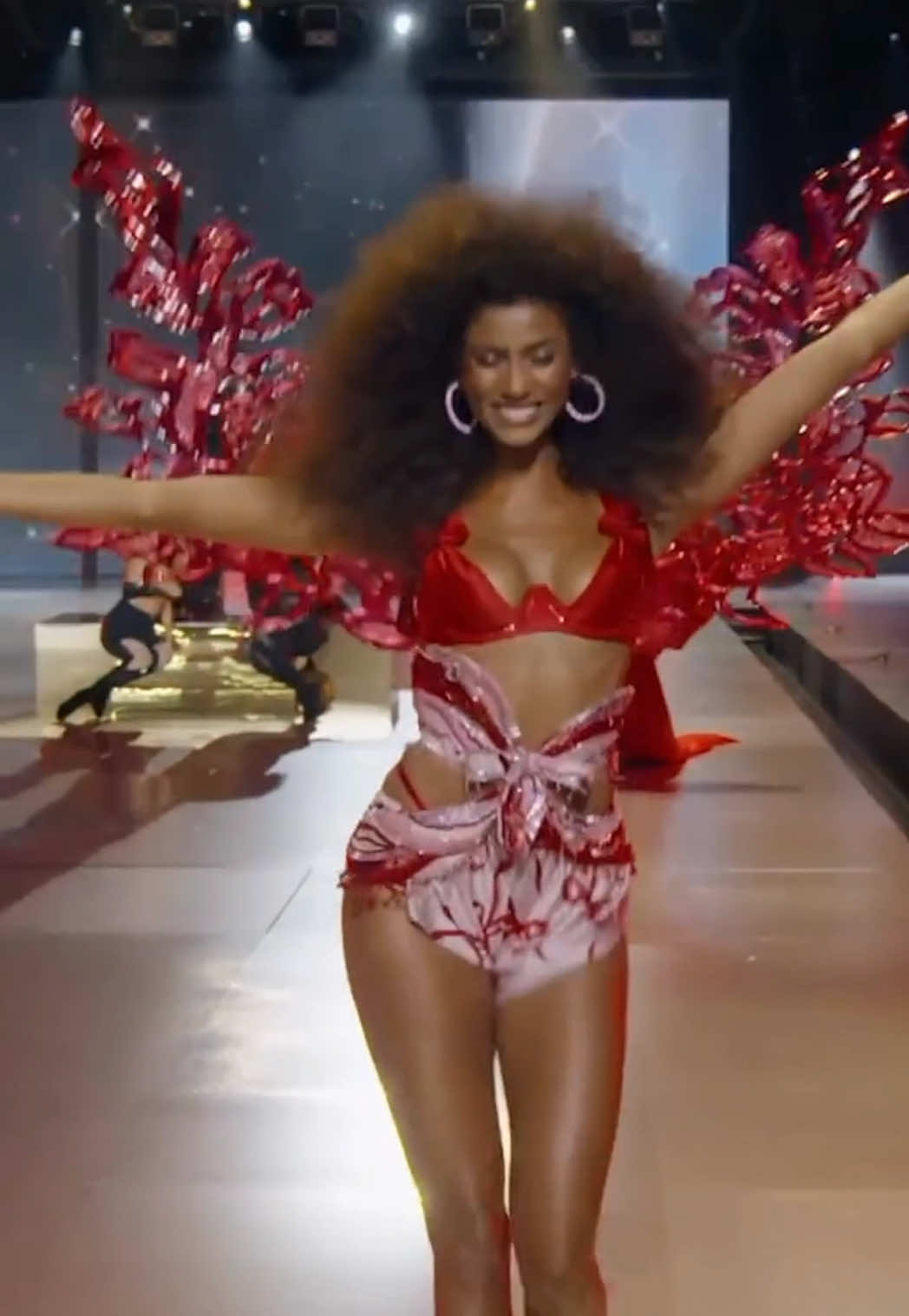 Getting ready to do it all over again @Victoria’s Secret ✨