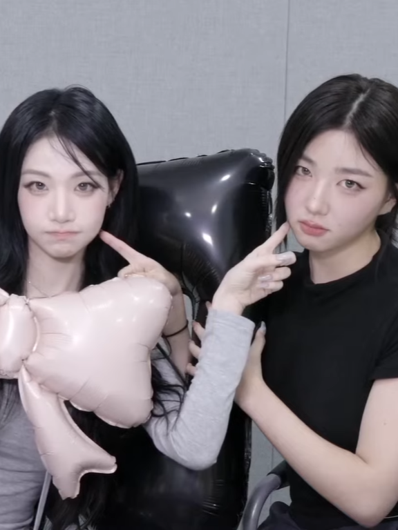 Cat, Wolf and Helium Balloon #tripleS #트리플에스 #トリプルS #NaKyoung #나경 #SoHyun #소현