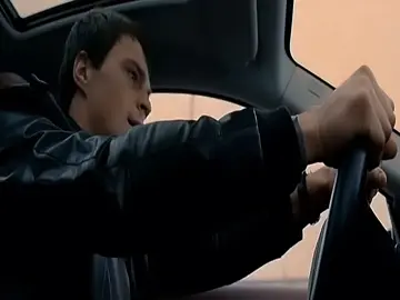 фильм: чтобы мода была нормальной(2011) #духless  #данилакозловский #козловский #духлесс #edit #edits #mersedes #волксуоллстрит #мода #была #нормальной #бабки  «Духless» — психологическая драма 2011 года режиссёра Романа Прыгунова по роману Сергея Минаева «Духless. Повесть о ненастоящем человеке».  Сюжет: 29-летний топ-менеджер крупного российско-французского банка Максим (Макс) Андреев уверен, что жизнь удалась, ведь у него есть дорогая машина, пентхаус и вечеринки. Но в какой-то момент к герою приходит осознание того, что с его жизнью что-то не так, и его мир рушится подобно карточному домику.  В главных ролях: Данила Козловский, Мария Андреева, Артём Михалков, Никита Панфилов и другие.  Премьера: 21 июня 2012 года на 34-м Московском международном кинофестивале, где «Духлесс» был выбран в качестве фильма открытия. На российские экраны картина вышла 4 октября 2012 года.  Рейтинг: IMDb — 6,3, «Кинопоиска» — 6,7. 