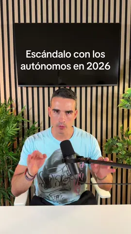 El Gobierno quiere disparar la cuota de autónomos en 2026. Por ejemplo un pequeño empresario que facture 710€ al mes tendrá que pagar más de 200€ de cuota. Es un atraco a mano armada. Los autónomos tienen que salir a la calle y prenderla fuego 🔥 