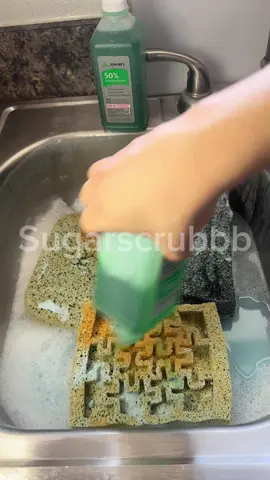 alcohol rinse is the best type of rinse  #cleantokasmr🧼 #asmrspongesqeezing #rinsesponges #rinsesponges #spongesqeeze  