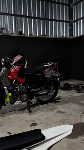 เสาร์นี้ทันไหม 😝#ti̇ktok  #อู่สีช่างกือ #รถเก่าบุรีรัมย์ #ซุปเหลี่ยม🇯🇵 #ซุปกลม 