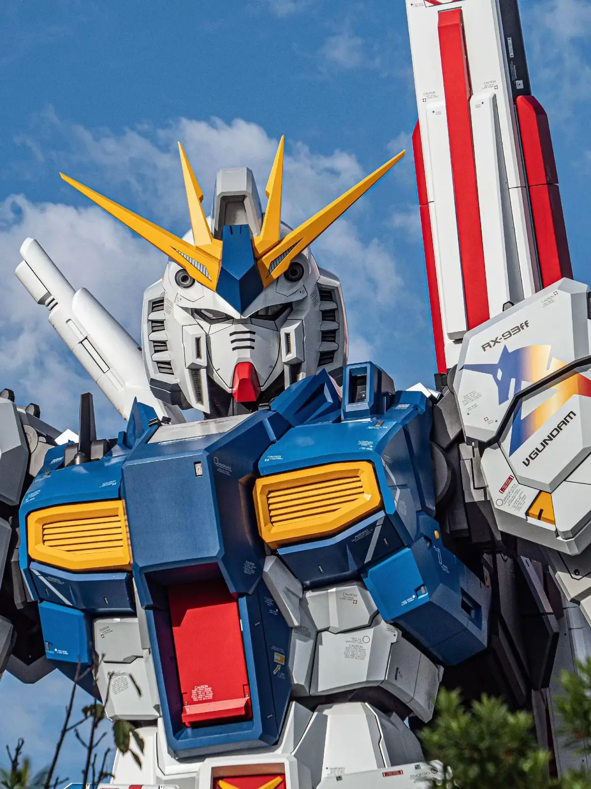 “Tận mắt thấy RX-93ff Nu Gundam tỉ lệ thật — cảm giác như chạm tay vào lịch sử UC timeline.” #NuGundam #RX93ff #CharCounterattack #GundamFukuoka #GunplaJourney 