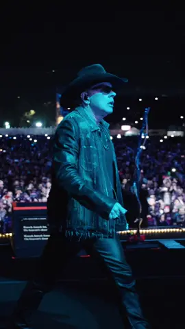 Bogotá, it was an unforgettable night with you all! Thank you for the incredible energy. We won’t forget it. #gunsnroses #OnTour 