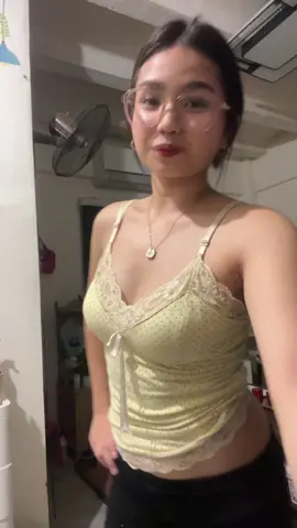 me and mi favorit yellow top