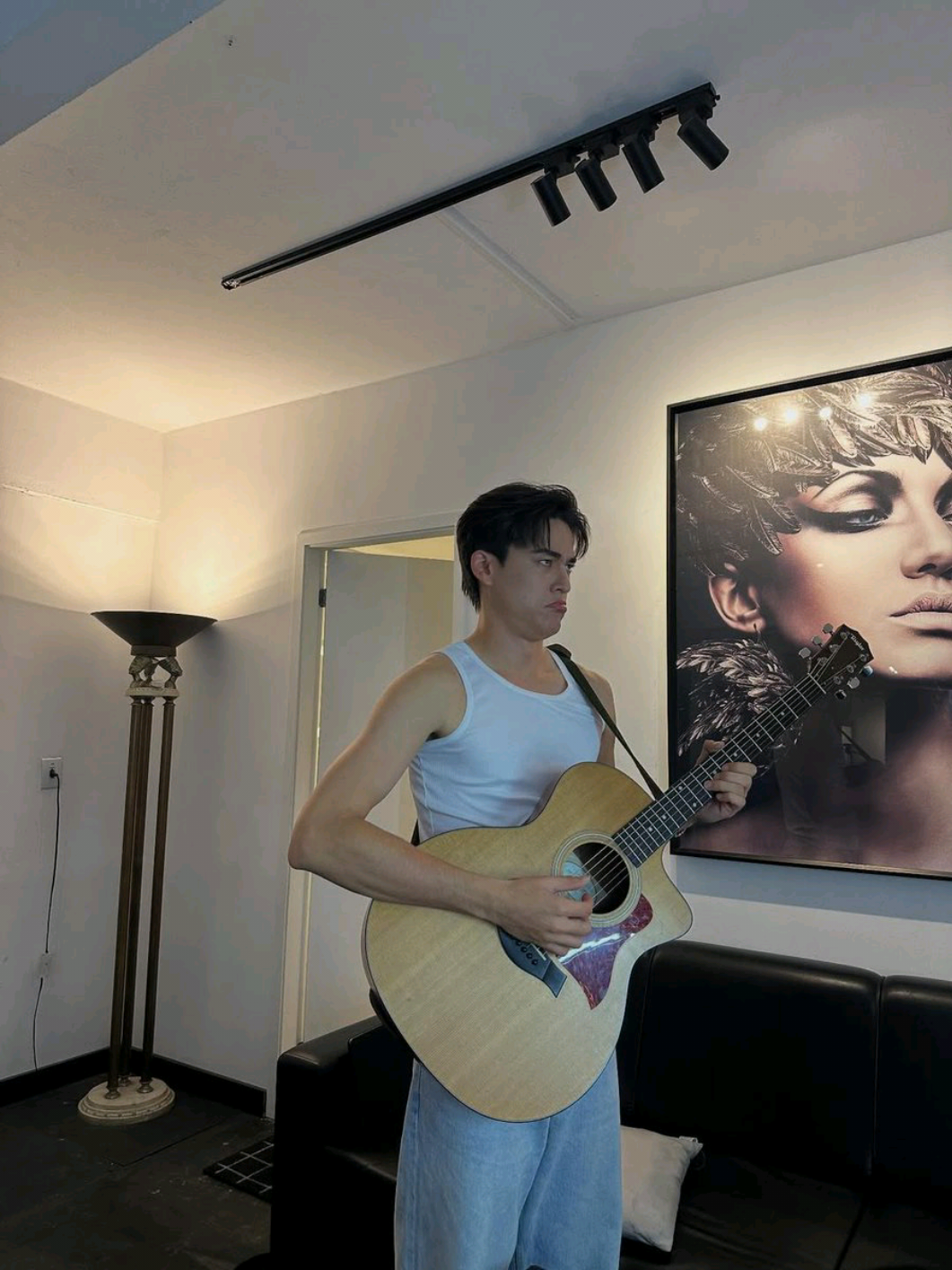 Gawin Caskey with his cute behavior💕 🐻🐧💜❤️🏀🎸🫴🫂❤️‍🔥🌏 btw buat yang DM sma komen di lapak akuhhhh ini, bilang aku solo stand NO ZEYENG aku cintahhh pake bgt sama JooGawin okay NO TAWAR2 yeee🫂🔐 LU SALAH LAPAK BEYPP💩 #JossGawin #GawinCaskey #jrwgcy38 #fyp #foryoupage 