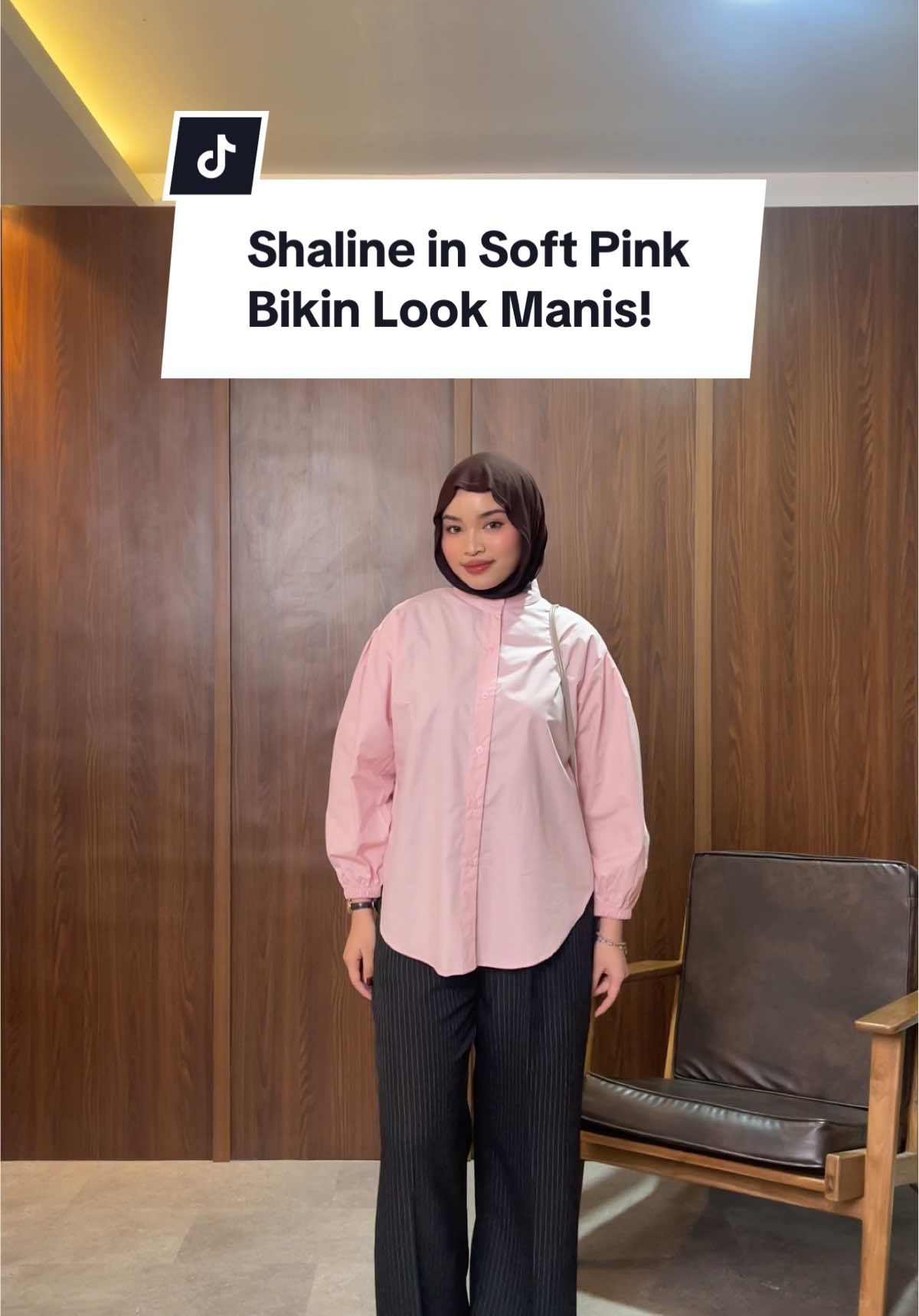 Warna pink yang super soft dan cantik! Bikin look kalian jadi manis dengan harga 100 ribuan ajaa 😻 #richdept #kemejawanita #kemejamurah #fitcheck #basicshirt 