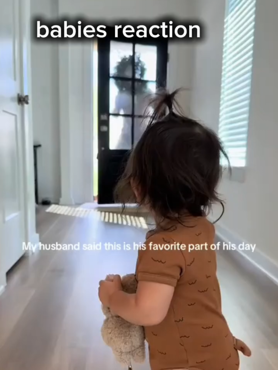 babies reaction when Their dad come home from work😍#cutebabyvideo #baby #kidssoftiktok #funnybaby 