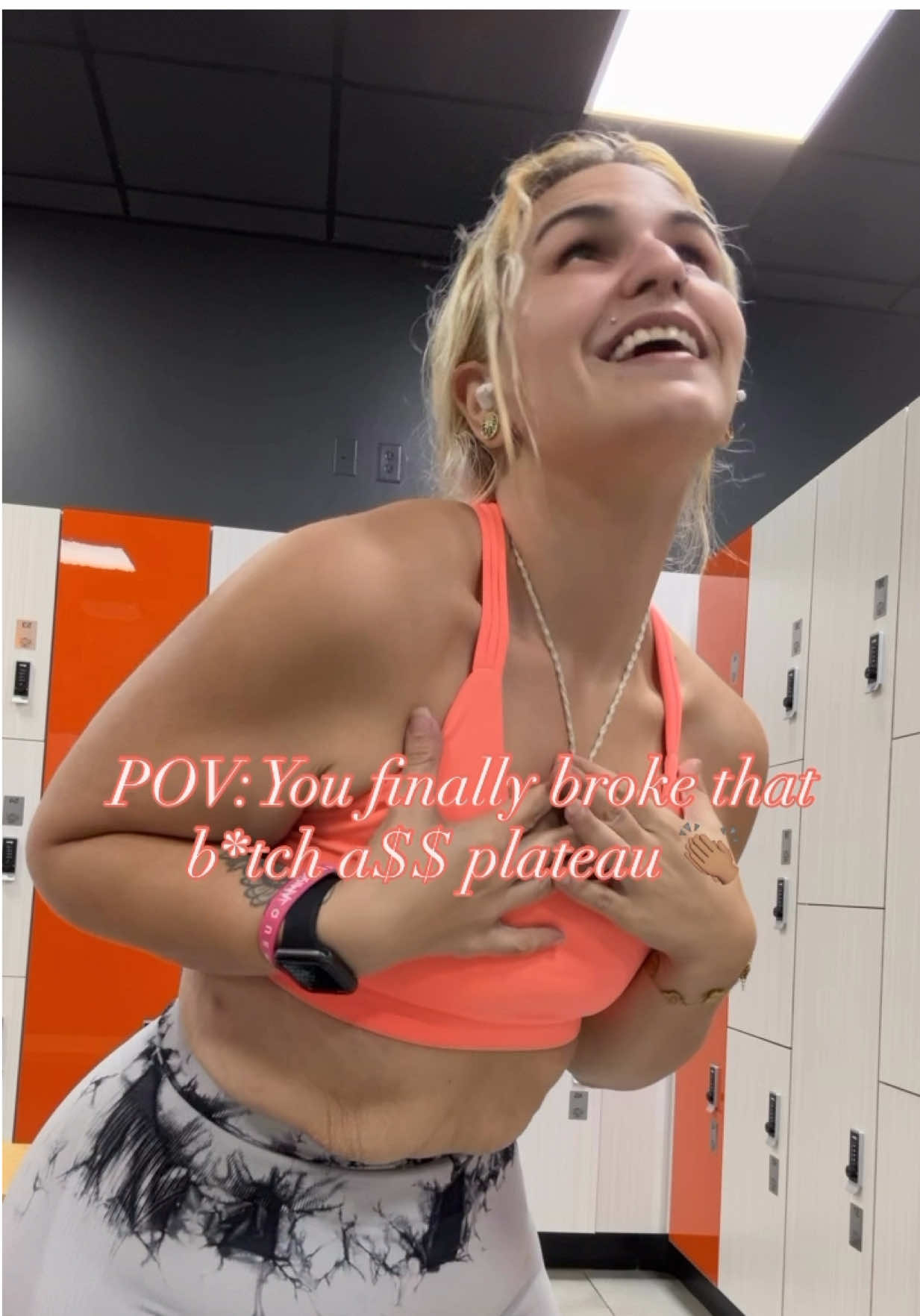 An Icon IRL 💁🏼‍♀️ I know I’m not alone when I say that damn number had me in a chokehold! Check-in felt so damn good this morning! 🥺 This rash has me out here looking like a Burnt barbie but hey, I lost 6 lbs so f*k it 😂  Shout out to my coach @reina.p.t for knowing wtf she’s doin 👏🏽  High key wouldn’t debut on stage with anyone else! 🥲 Happy Monday Yall!  Let’s GTFU and get TF after the bag! 😤 #fyp #fitfam #gymrat #latinalifters #bodybuildingprep 