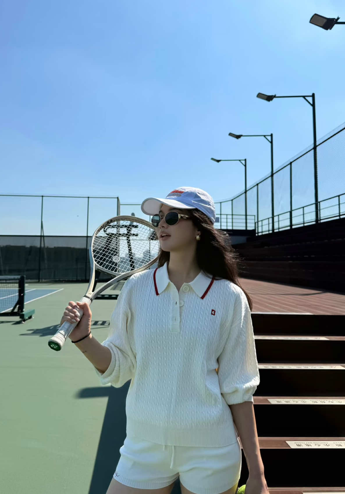 Sporty nhưng vẫn classy 💪 Outfit cho những ngày bạn muốn trông ‘đắt’ một cách tự nhiên 😏🎾 White on white – đơn giản, sang và cực kỳ cuốn. Một set cho cô nàng yêu vibe tennis girl 💭#tennis #outfit #fyp #sport #xuhuong 