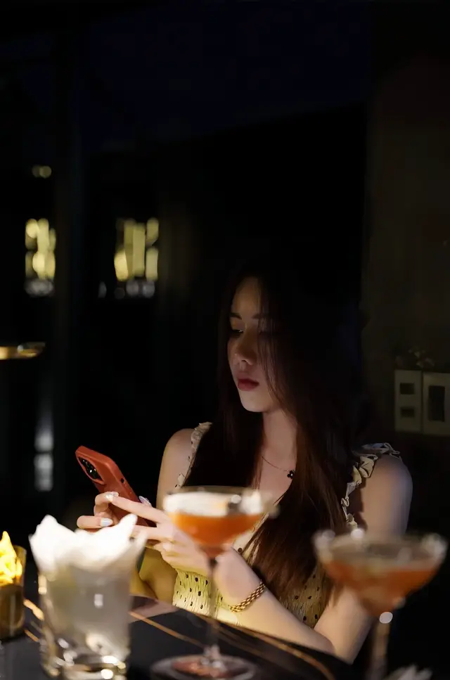 “Một người yêu em chưa chắc đã phù hợp với em .  Nhưng một người cố gắng trở thành người phù hợp với em, chắc hẳn rất yêu em.”