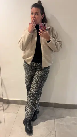 Look du jour 🐆 Pantalon @Threadbare  Pull @H&M  Veste By Coco Italy  Dites moi ce que vous en pensez 😘 #lookdujour #look #mode #me #pourtoi 