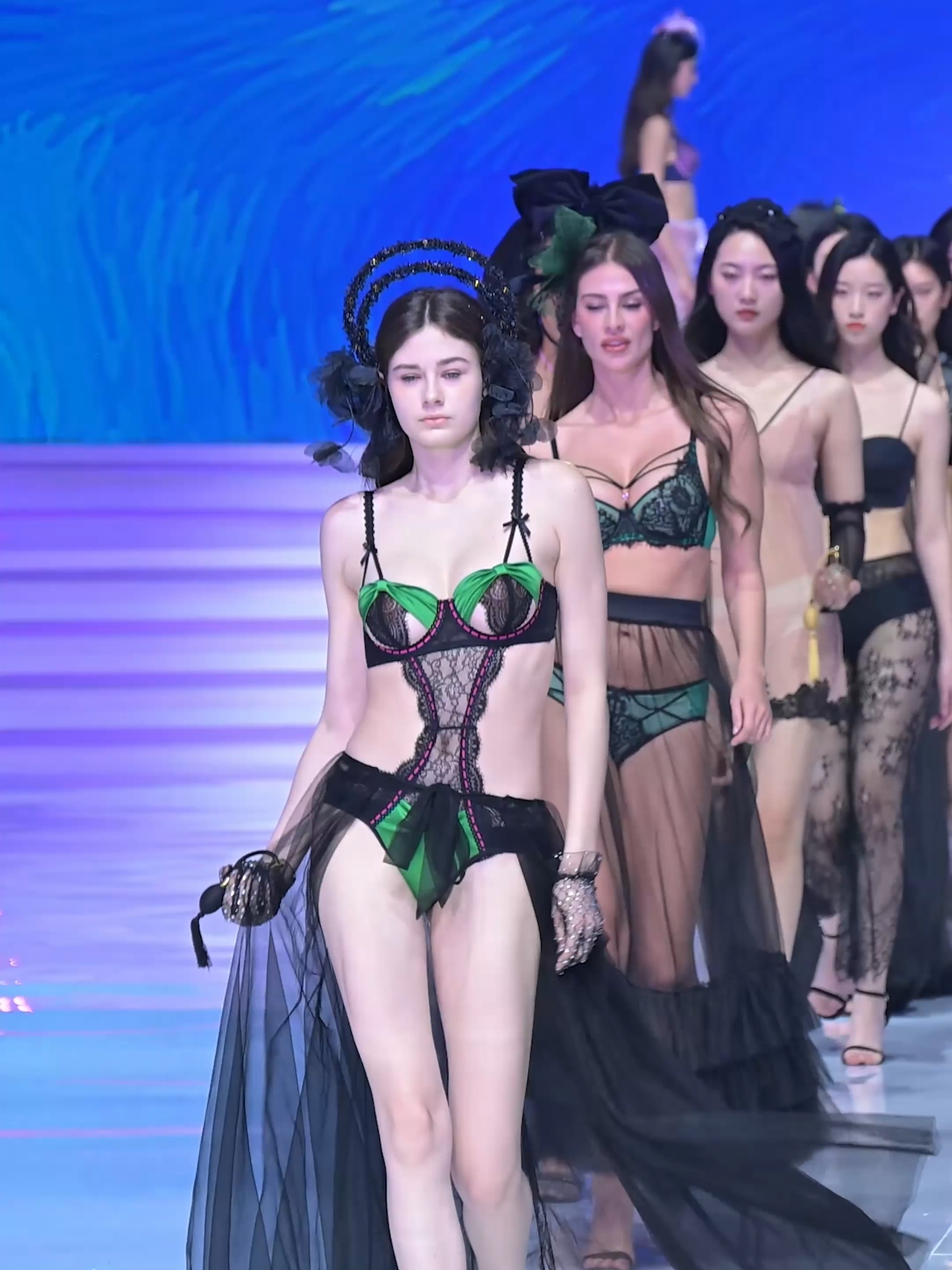 401#4K #catwalkmodel #fashion #beautifulgirl #models #Runway #modelswalk #underwear #内衣 #走秀 #runwaymodels