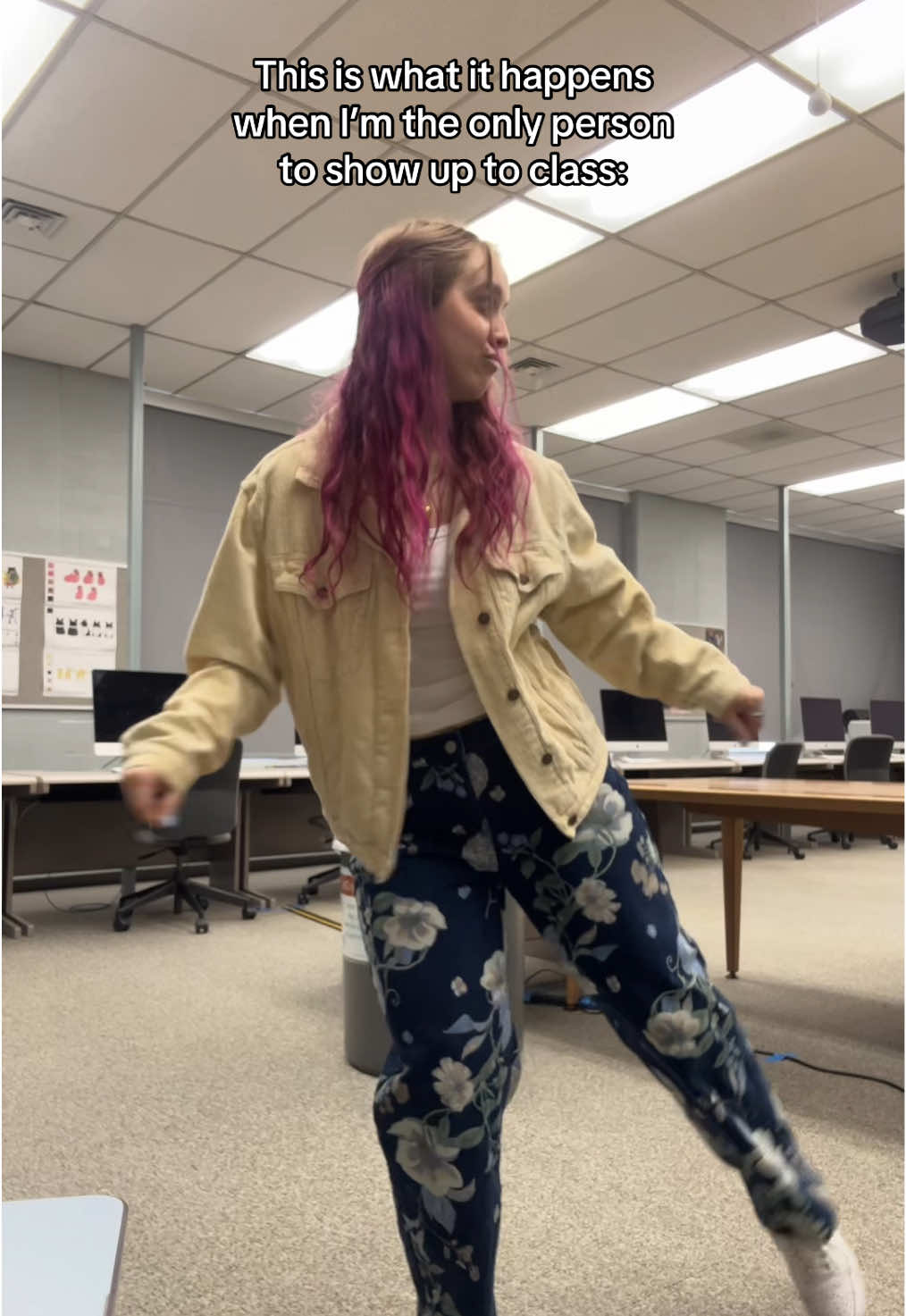 Me waiting an hour for my professor for a meeting lol #collegelife #relatable #funny #fyp 