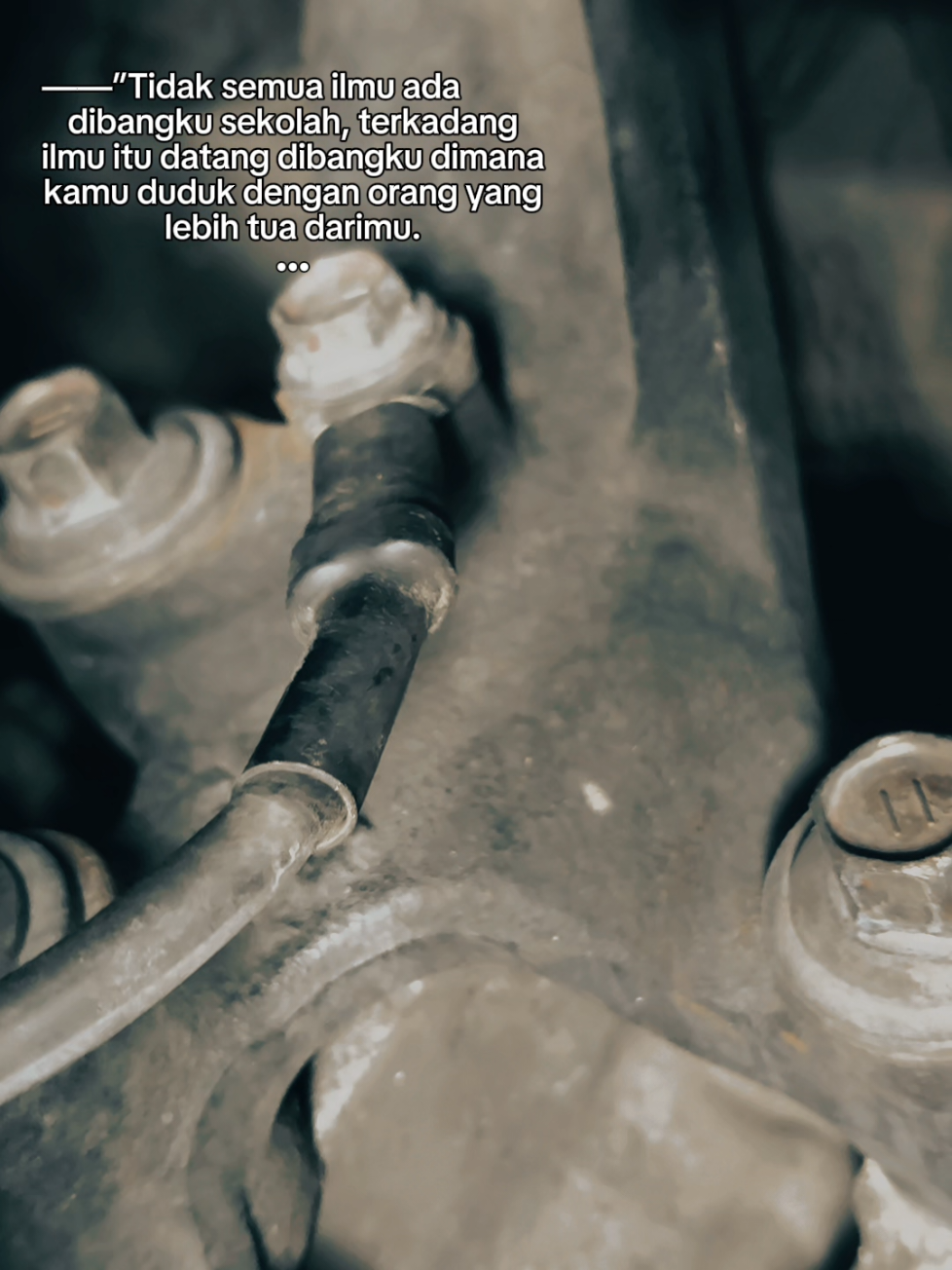 hampir habis 3JT dari ganti aki 2X ganti alternator 1X masalah belum beres.  setelah kita periksa ternyata cuma sebatang kabel yang kendor...  #dinamoberkahmandiri #servicealternator #servicedinamo #servicedinamomobil #bengkelmobilsemarang 