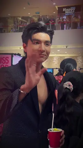 Đang cool ngầu thấy mấy tiểu nha đầu cái là cười tươi rói hỏi sao hỏng yêu anh @Nguyễn Steven cho được 🥹🥹🥹 #capcut #viral #fyp #trending #stevennguyen 