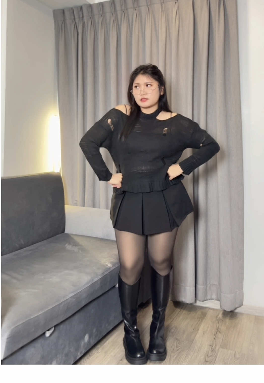 #เสื้อตาข่าย #กระโปรงเทนนิส #รองเท้าบูทสูง #outfit #รองเท้าบูทสูง 