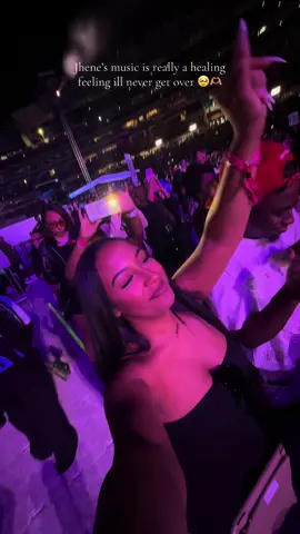 Chris brown adding her to the end of his tour was the best thing be couldve done ! Ill take her over summer any day. #breezybowl #jheneaiko #concertdate #fyp #chrisbrown 