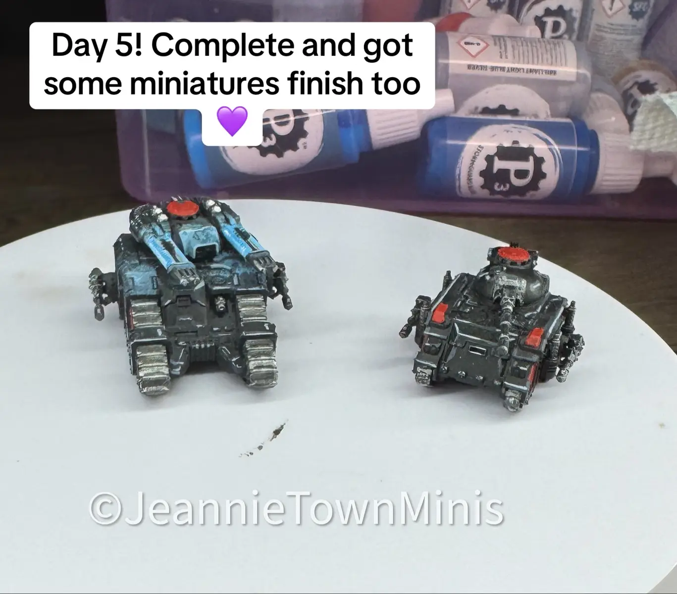 I am so close to one week! Woot, day 5 complete. Do you think I'll get to a week? Yesterday was hard to get too. #warhammer #warhammercommunity #warhammercommunity40k #miniatures #miniaturepainting 