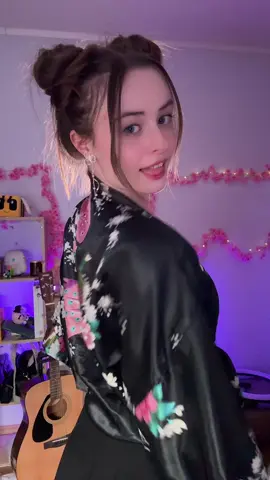 сижу в тик токе 100 лет и эта песня всегда актуальна 