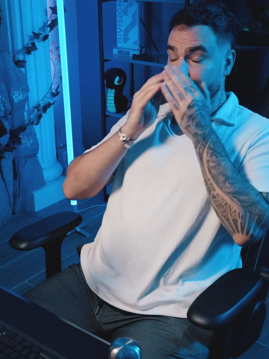 Des Setups Gaming d'une valeur de 4000€ à gagner ! 🔥 Rendez-vous sur Deliveroo pour tenter de remporter 5 lots comprenant : •⁠ ⁠1 setup gaming complet d’une valeur de 4000€ (PC, écran, clavier, souris) •⁠ ⁠2 places pour une compétition d’e-sport •⁠ ⁠2 maillots exclusifs Galions x Deliveroo Pour participer au tirage au sort rien de plus simple : rendez-vous sur Deliveroo, commandez chez les partenaires participants et ajoutez l'article gratuit “Gagne ton Setup Gaming