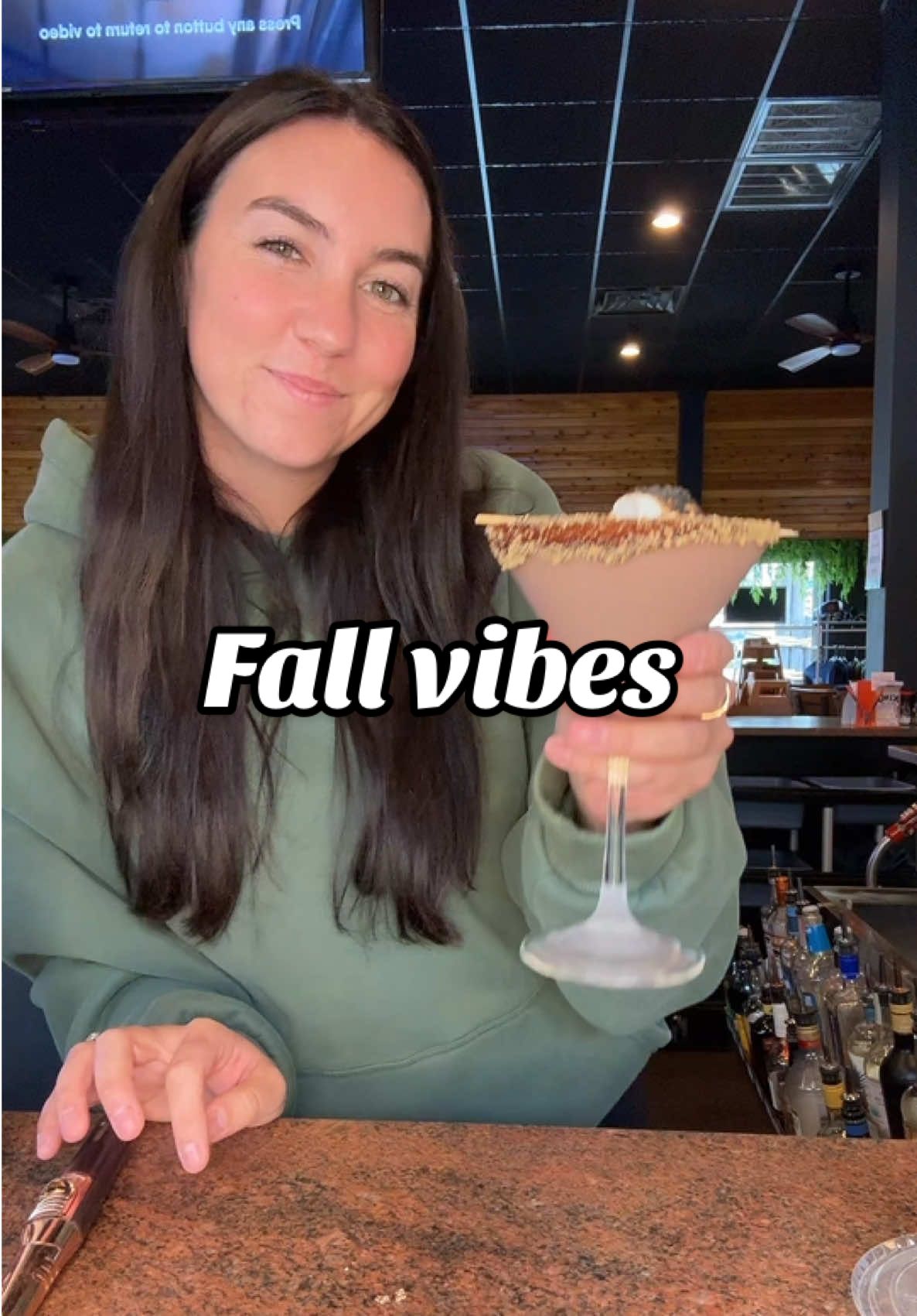 The PERFECT fall martini #fall #fallvibes #smores #restauranttok #bartender 