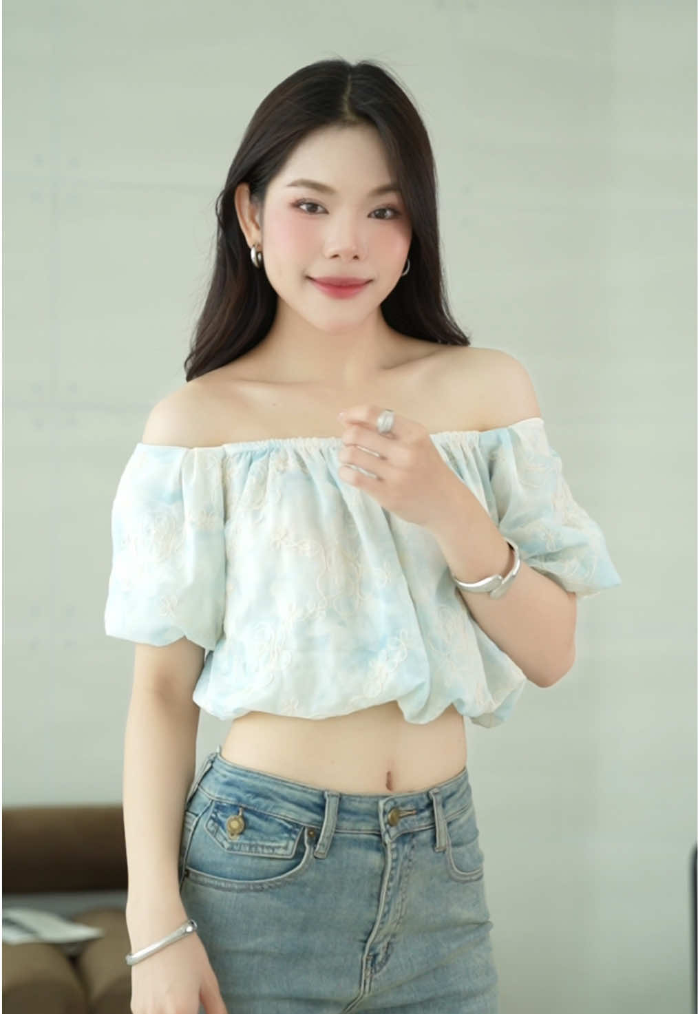 Coá chị nào thích style áo croptop tay bồng với quần ống loe không ạ 💕 #KAYLIN #thoitrangnu #hangmoive 