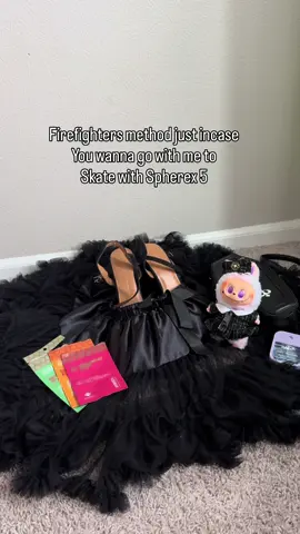 Come hang out with me 10/29 Spherex is having a 21+ Halloween event! It’s 100% FREE to anyone 21 plus! Link in my bio 🖤 #denvercolorado #denverhalloween #colorado #skatewithspherex 