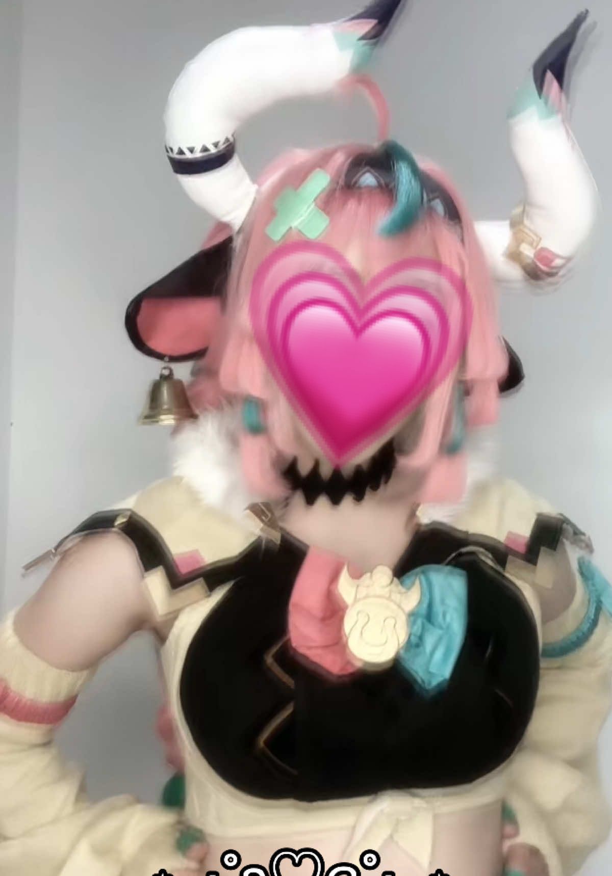 #VARESA 🐮💗|| oh to be able to meet online friends bro like why do they live so far away 💔 . . . . . #varesagenshin #varesagenshinimpact #varesacosplay #GenshinImpact 
