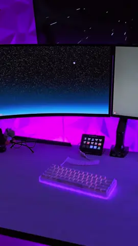 ​hope you had a nice Monday after last week 👀 #minimalist #blackpc #pcbuild #rgb #rainbowrgb