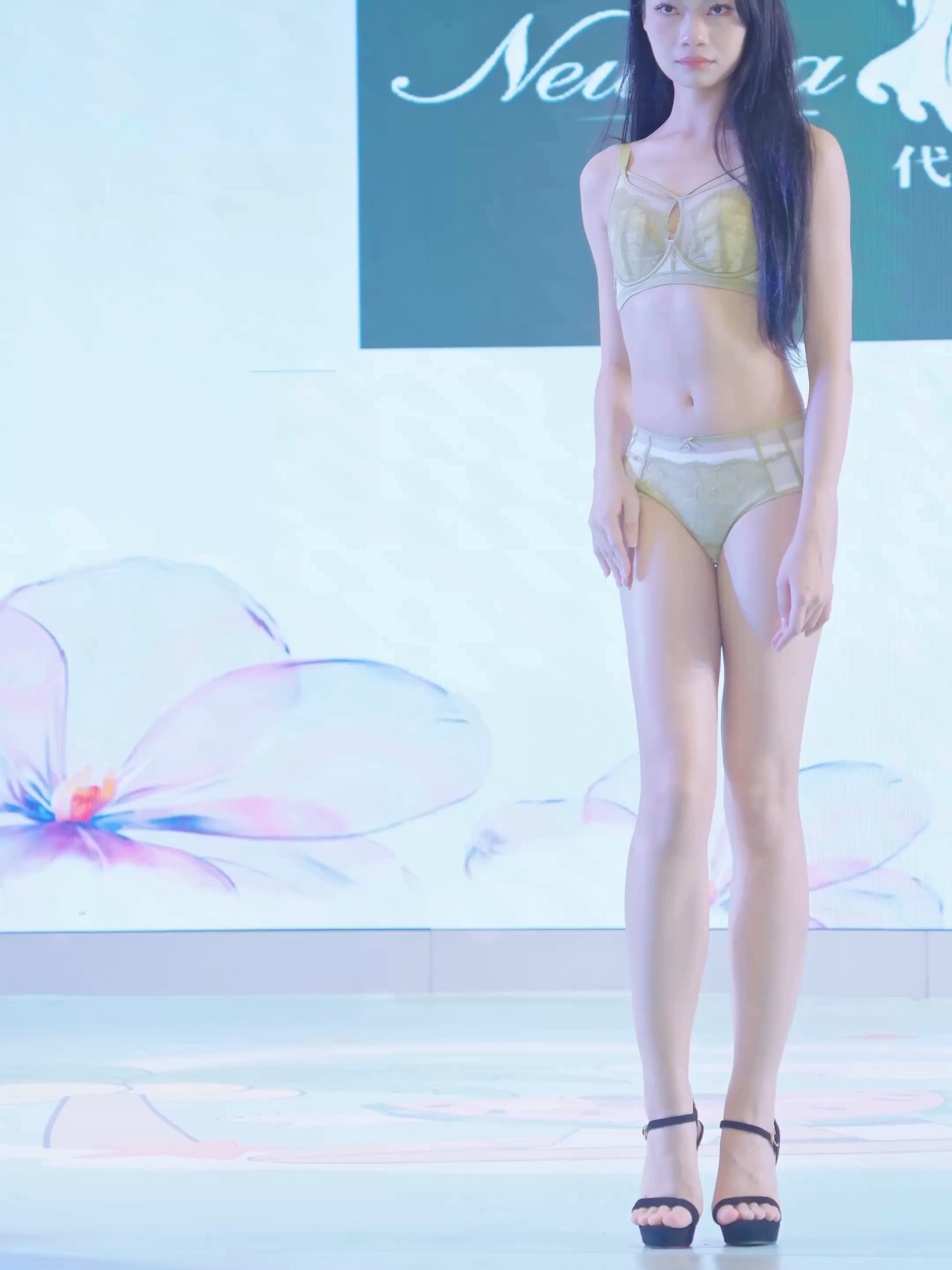 411#4K #catwalkmodel #fashion #beautifulgirl #models #Runway #modelswalk #underwear #内衣 #走秀 #runwaymodels