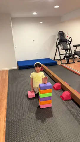 Little by little, every day!🌟10 minutes of morning streches before school is adding up to BIG changes. So proud of my 9-year-old gymnast and her dedication!❤️#gymnastics #dedication #girlpower #youngathlete #flexibility #flexibilitychallenge 